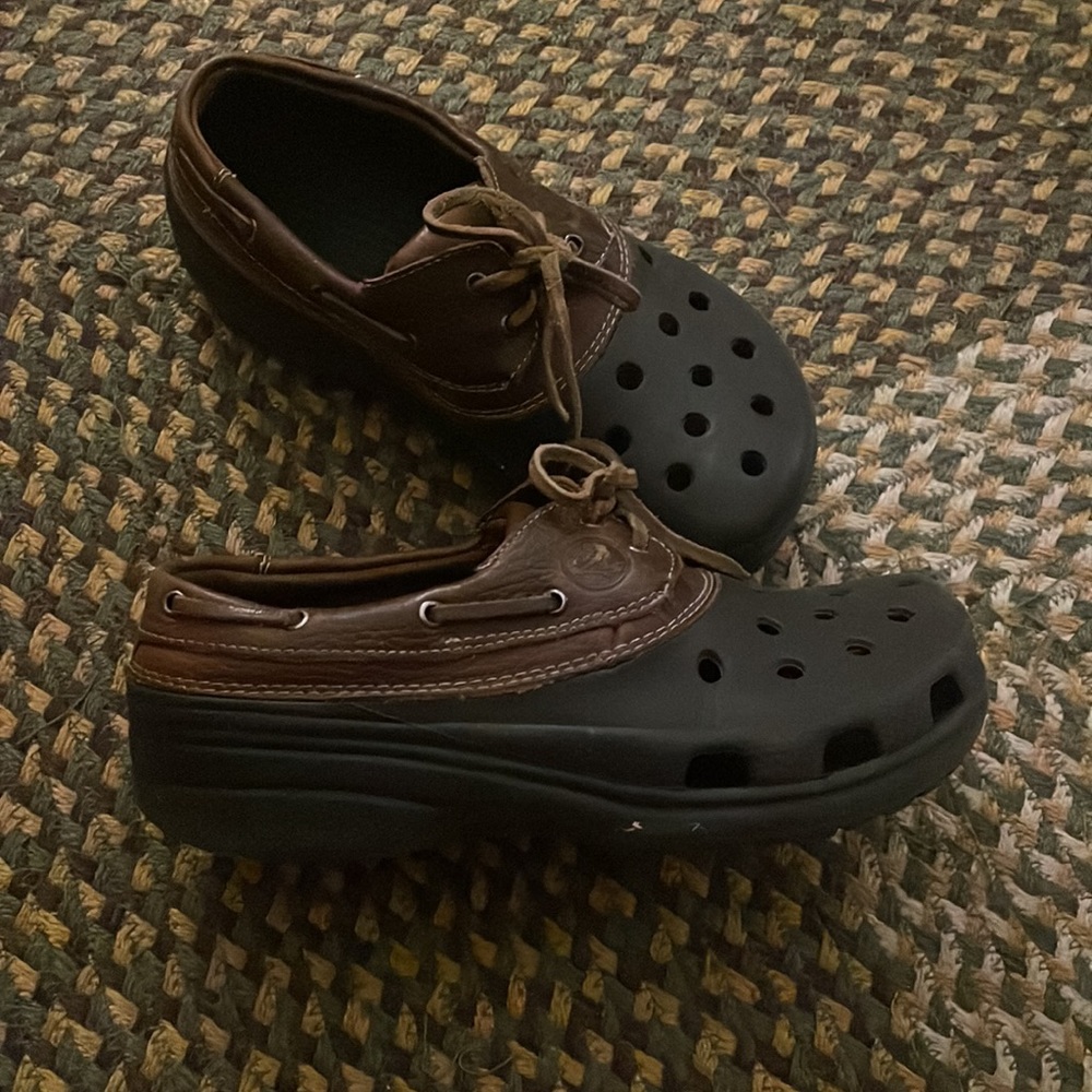 Islander Crocs men’s size 5/women’s size 7 - Picture 2 of 4